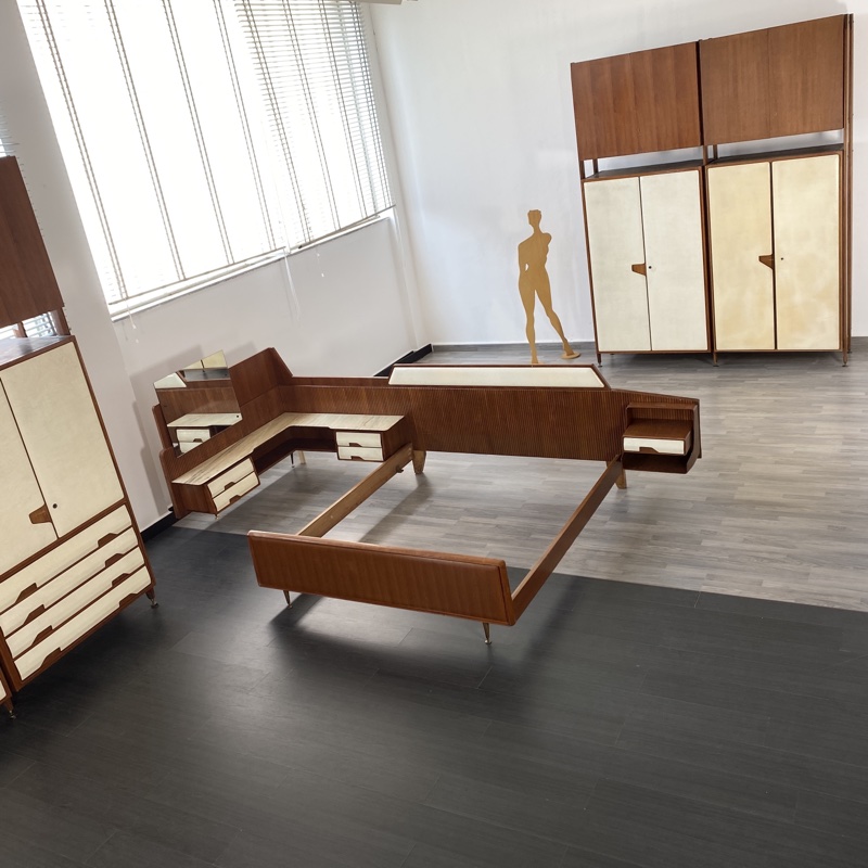 Camera da letto in pelle pergamena Bed Room Parchment